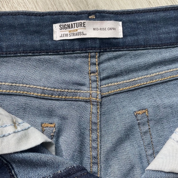 Levi Strauss & Co. Mid-Rise Slim Fit Capris | Size: 6 - Picture 3 of 12